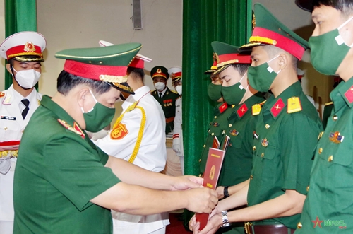 Bộ tư lệnh TP Hồ Chí Minh hơn 100 học viên tốt nghiệp sĩ quan dự bị